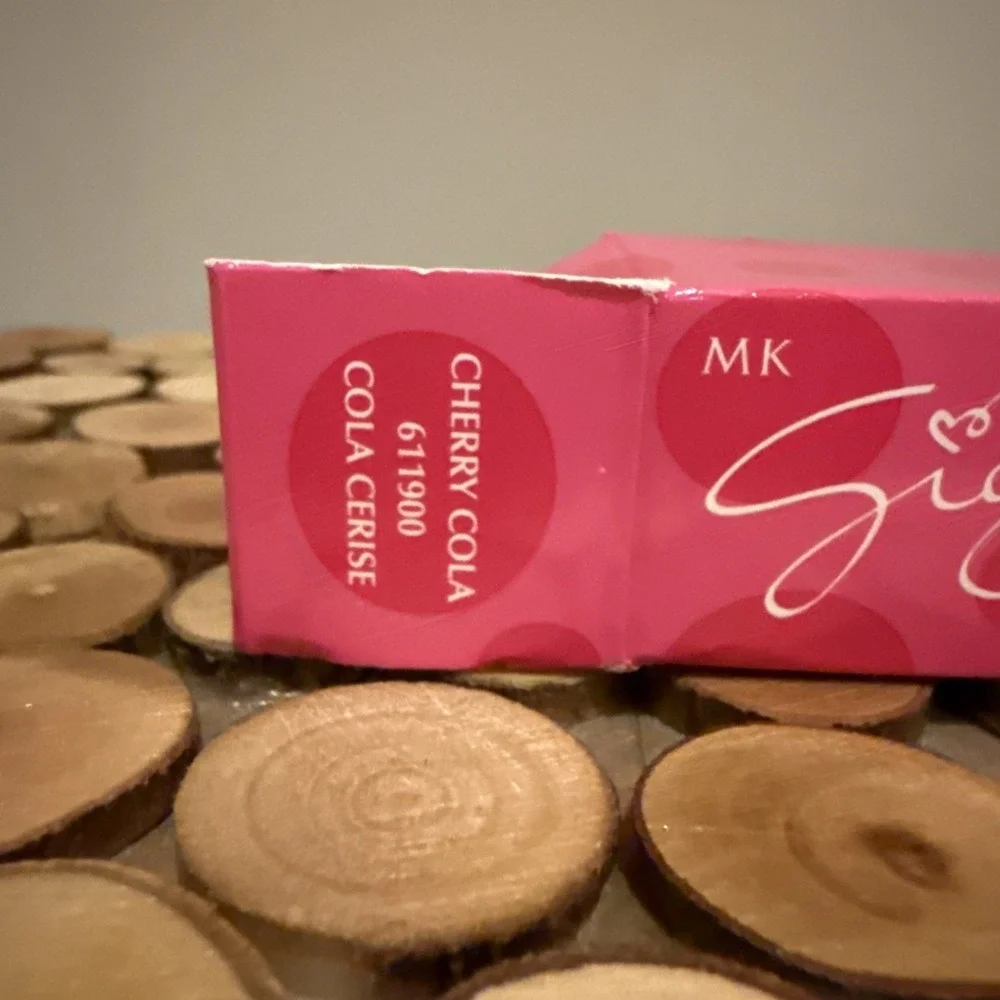 Mary Kay Signature 